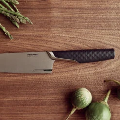 Fiskars Titanium Koksmes 20 Cm 9 Fiskars Titanium Koksmes 20 Cm -Trendy Huishouden 35778 01 04 6a68ba1b0b