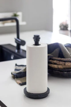 Mette Ditmer Attitude Kitchen Keukenrolhouder 33 Cm -Trendy Huishouden 506554 01 3 EnvironmentImage e88519de69