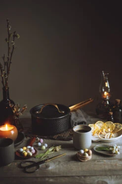 Arvet Gehamerde Zwarte Steelpan Met Deksel 9 Arvet Gehamerde Zwarte Steelpan Met Deksel -Trendy Huishouden 513364 01 4 EnvironmentImage b7eade14ed