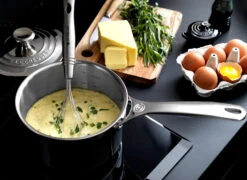 Le Creuset Signature 3-Ply Steelpan Met Deksel -Trendy Huishouden 514168 01 4 EnvironmentImage af7cffddd1