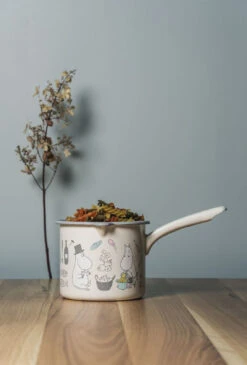 Muurla Moomin Bon Appétit Steelpan 1,3 Liter 8 Muurla Moomin Bon Appétit Steelpan 1,3 Liter -Trendy Huishouden 514257 01 5 EnvironmentImage 9ccba20c5c