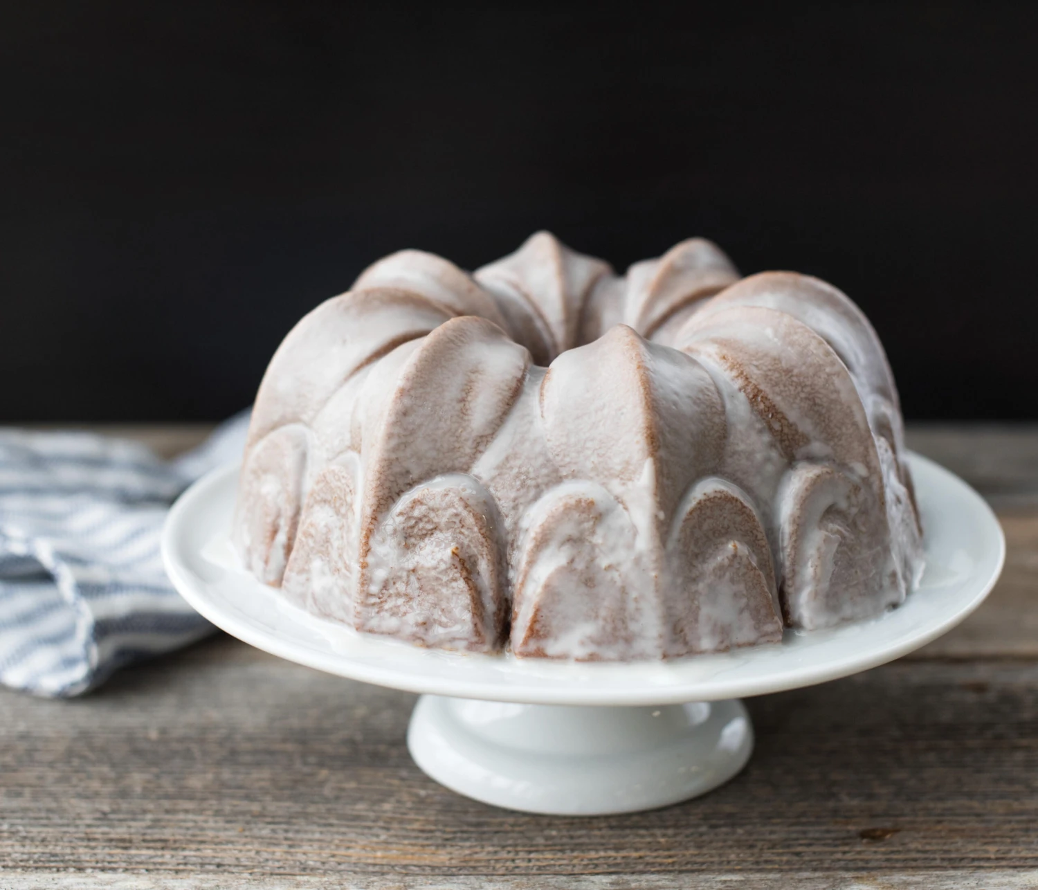 Nordic Ware Fleur De Lis Bundt Bakvorm 2 Nordic Ware Fleur De Lis Bundt Bakvorm - Afbeelding 2