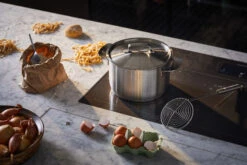 Fiskars All Steel Braadpan 5 Fiskars All Steel Braadpan -Trendy Huishouden 566619 01 4 EnvironmentImage 3fdc50c902