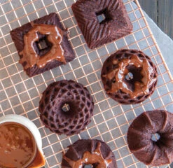 Nordic Ware Geo Bundtlette Bakvorm -Trendy Huishouden 573287 01 42 EnvironmentImage 6193edff8b