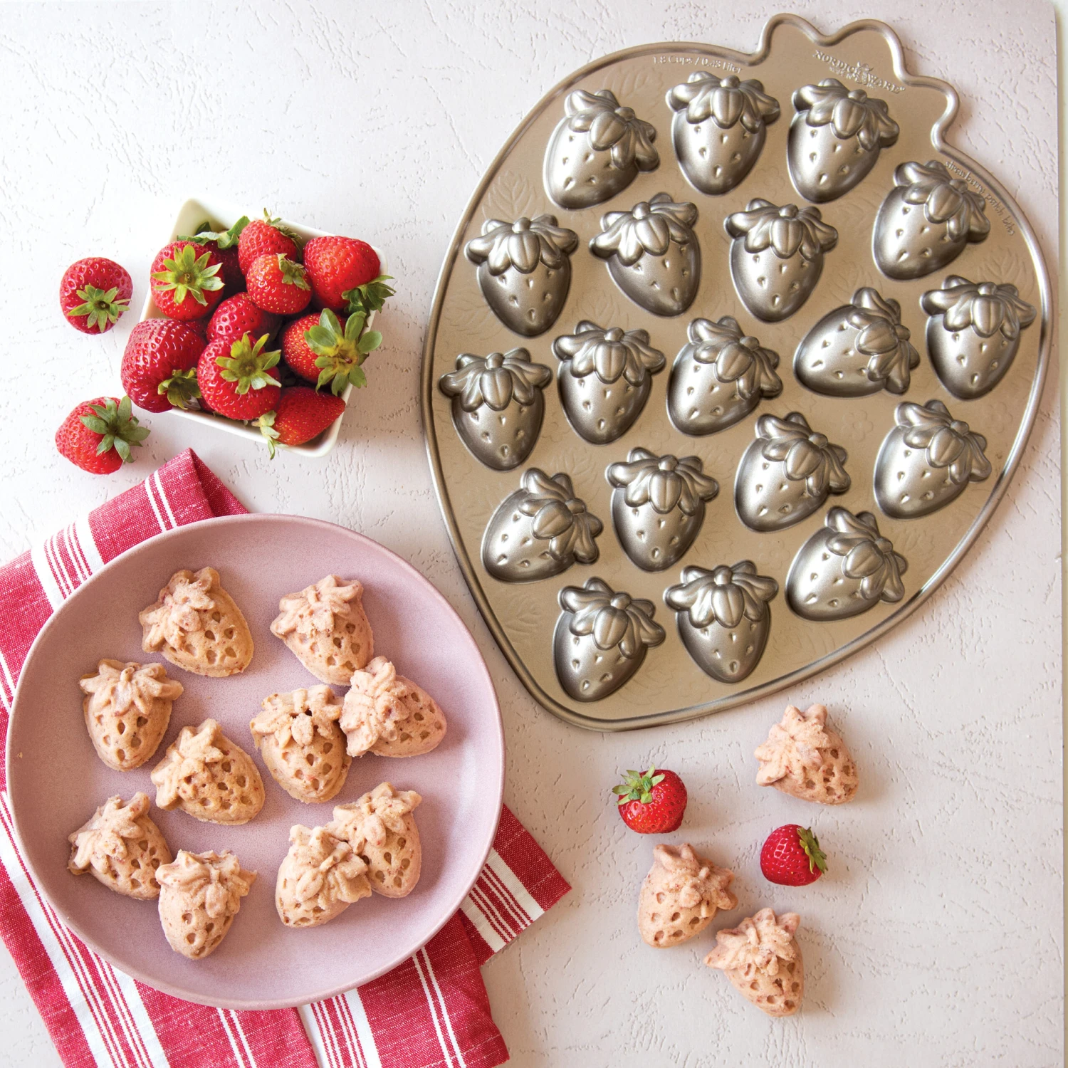 Nordic Ware Strawberry Bites Bakvorm 2 Nordic Ware Strawberry Bites Bakvorm - Afbeelding 2